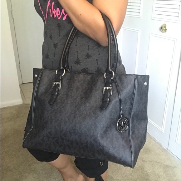 Michael Kors Handbags - MICHAEL Michael Kors Medium Leather Black Tote